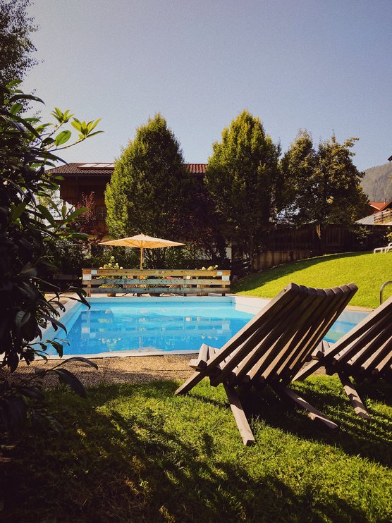 Liegen am Pool Hotel zur Post in Alpbach